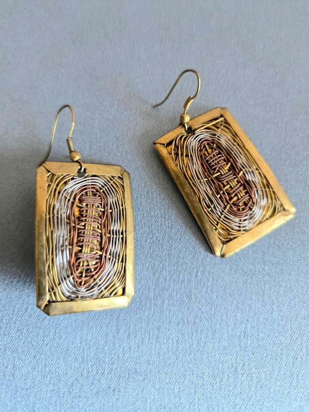 Handmade 3 tone metals dangling earrings.